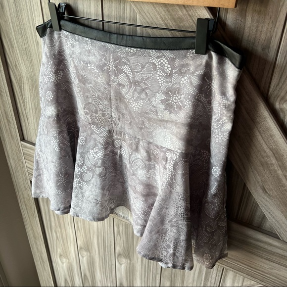 NWT - Express Flowy Miniskirt - Picture 4 of 12